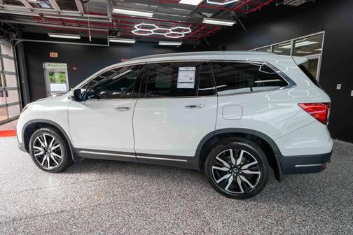2022 Honda Pilot Touring 8-Passenger