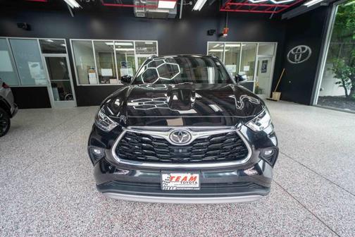 Midnight Black Metallic 2021 Toyota Highlander Platinum