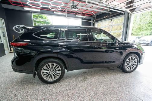 Midnight Black Metallic 2021 Toyota Highlander Platinum