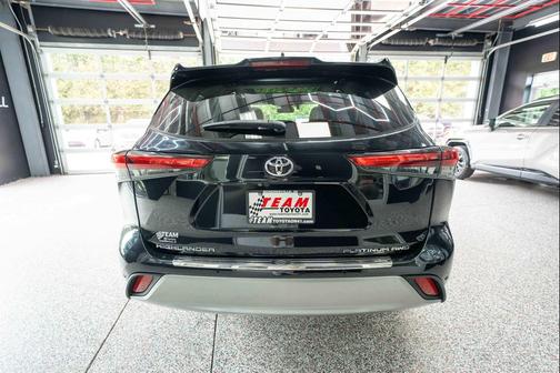 Midnight Black Metallic 2021 Toyota Highlander Platinum