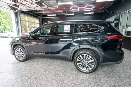 Midnight Black Metallic 2021 Toyota Highlander Platinum
