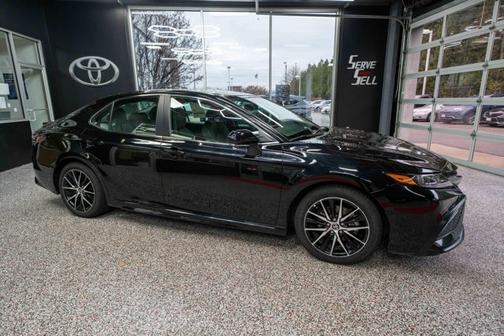 2024 Toyota Camry Hybrid SE