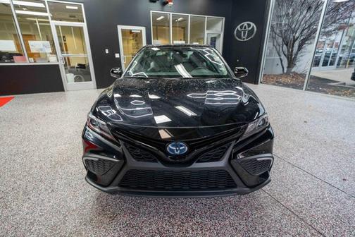 2024 Toyota Camry Hybrid SE