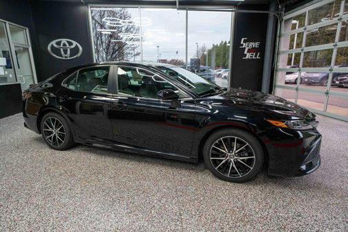 2024 Toyota Camry Hybrid SE