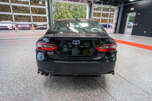 2024 Toyota Camry Hybrid SE