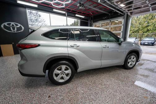 2020 Toyota Highlander LE