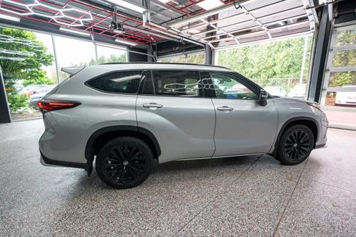 Celestial Silver Metallic 2024 Toyota Highlander XSE