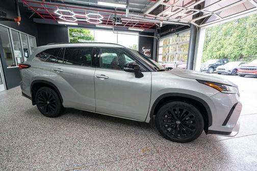 Celestial Silver Metallic 2024 Toyota Highlander XSE