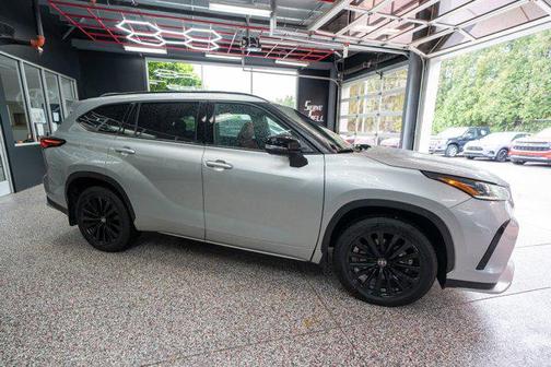 Celestial Silver Metallic 2024 Toyota Highlander XSE