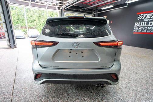 Celestial Silver Metallic 2024 Toyota Highlander XSE