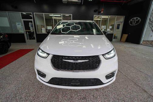 2025 Chrysler Pacifica L