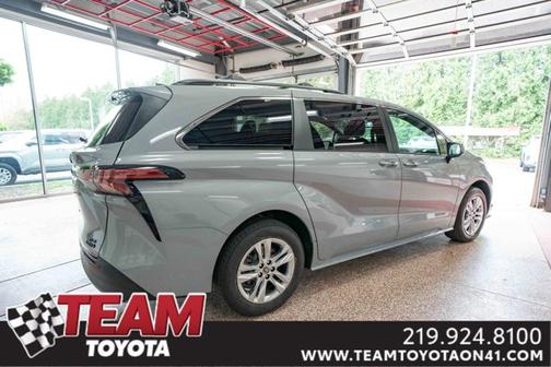 2022 Toyota Sienna XLE