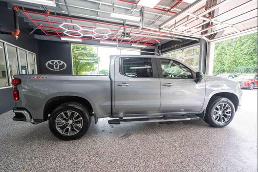 Sterling Gray Metallic 2024 Chevrolet Silverado 1500 LT