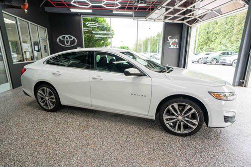 Summit White 2023 Chevrolet Malibu FWD 1LT