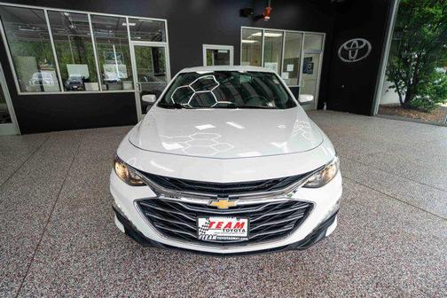 Summit White 2023 Chevrolet Malibu FWD 1LT