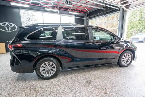 2024 Toyota Sienna XLE