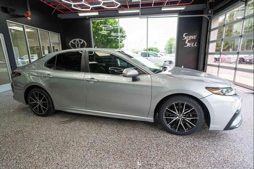 Celestial Silver Metallic 2021 Toyota Camry SE
