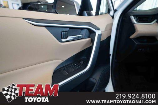 Ice 2023 Toyota RAV4 XLE