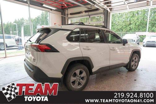 Ice 2023 Toyota RAV4 XLE