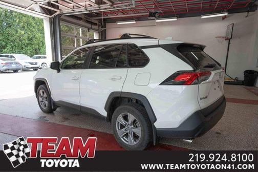 Ice 2023 Toyota RAV4 XLE