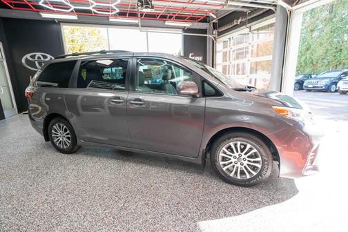 2018 Toyota Sienna XLE Premium