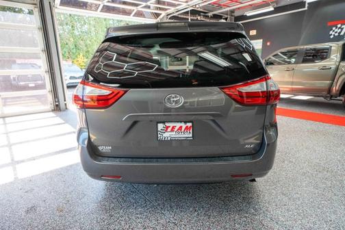 2018 Toyota Sienna XLE Premium