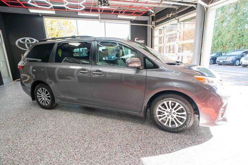 2018 Toyota Sienna XLE Premium