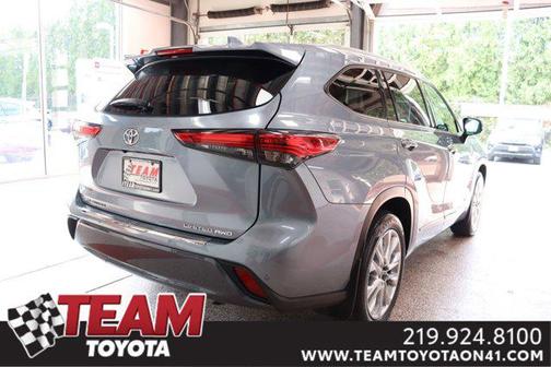 Moon Dust 2020 Toyota Highlander Limited