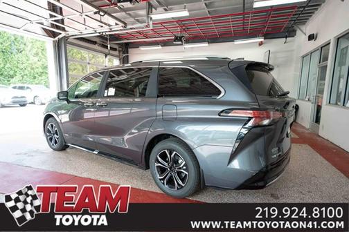 2025 Toyota Sienna Platinum 7 Passenger