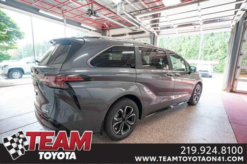 2025 Toyota Sienna Platinum 7 Passenger