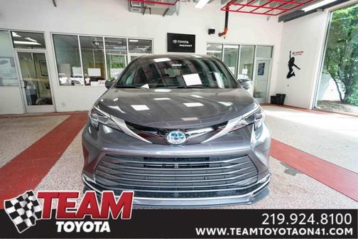 2025 Toyota Sienna Platinum 7 Passenger