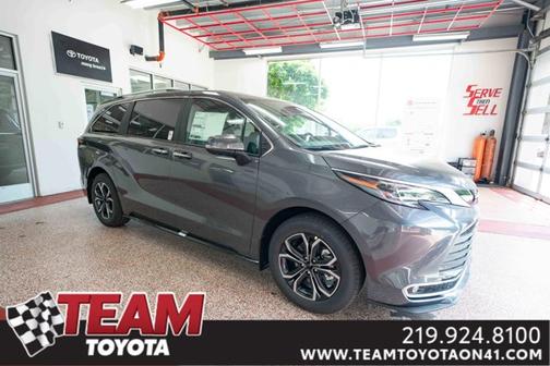 2025 Toyota Sienna Platinum 7 Passenger