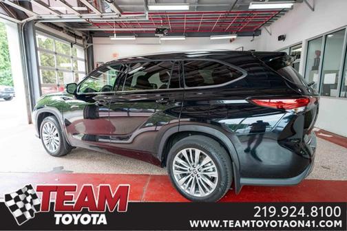 2023 Toyota Highlander Platinum