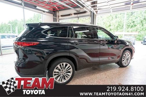2023 Toyota Highlander Platinum