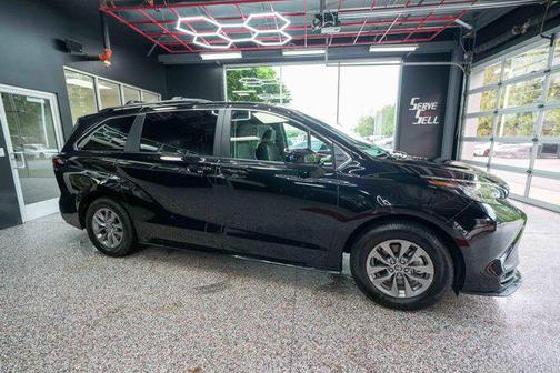 Midnight Black Metallic 2022 Toyota Sienna LE