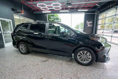 Midnight Black Metallic 2022 Toyota Sienna LE