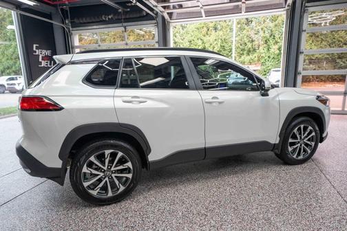 2024 Toyota Corolla Cross XLE