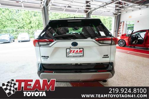 2024 Toyota RAV4 Hybrid SE