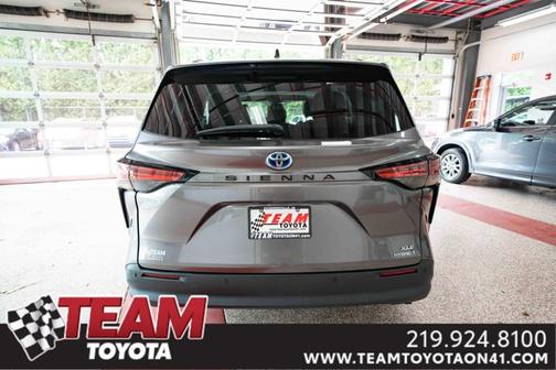 2021 Toyota Sienna XLE 8 Passenger