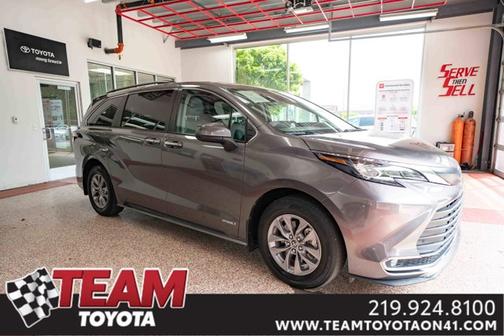 2021 Toyota Sienna XLE 8 Passenger