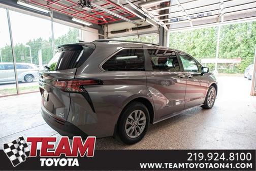 2021 Toyota Sienna XLE 8 Passenger