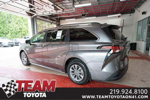 2021 Toyota Sienna XLE 8 Passenger