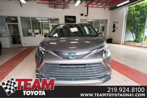 2021 Toyota Sienna XLE 8 Passenger