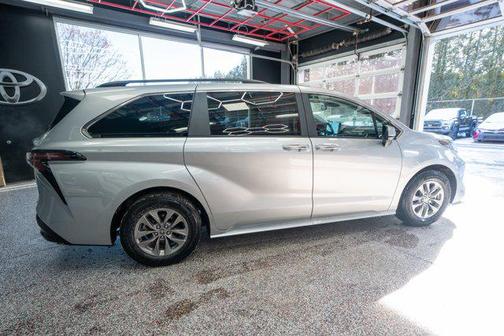 2025 Toyota Sienna XLE