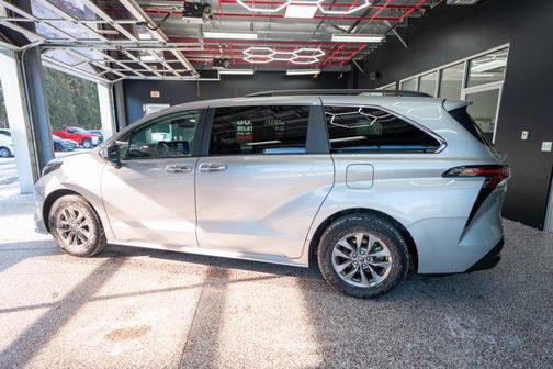 2025 Toyota Sienna XLE