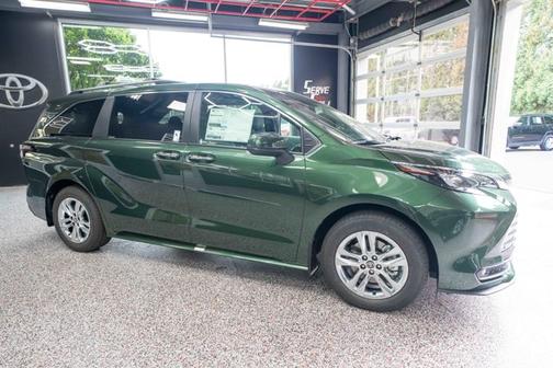 2025 Toyota Sienna XLE 7 Passenger