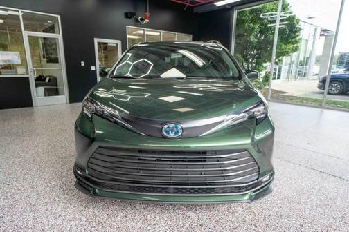 2025 Toyota Sienna XLE 7 Passenger