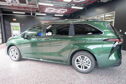 2025 Toyota Sienna XLE 7 Passenger