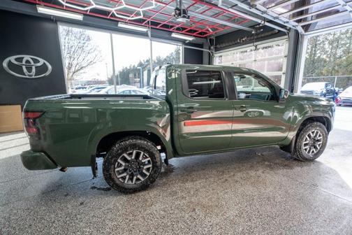 2024 Nissan Frontier SL