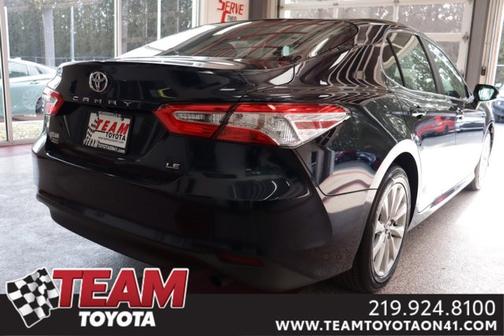 Photo 4 of 33 of 2018 Toyota Camry LE